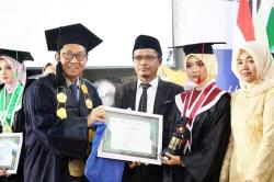 Dari IPK 4,00 hingga Hafizah Al-Qur’an 30 Juz Warnai Prosesi Wisuda UIN KHAS Jember 